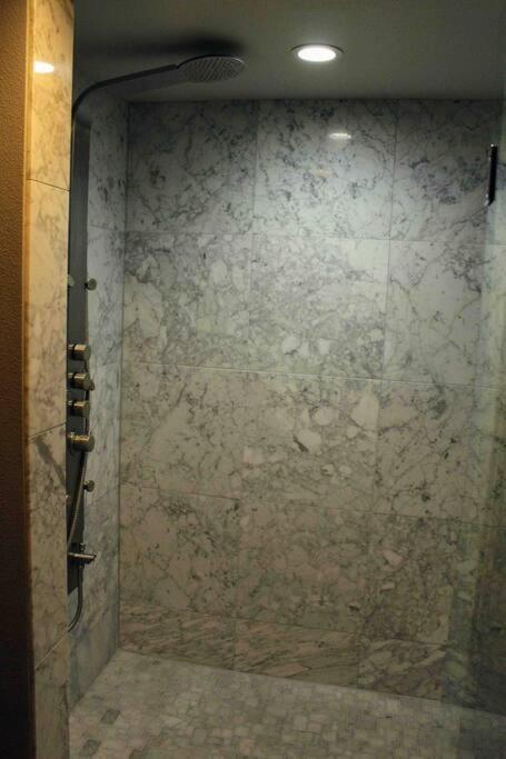 Apartament Heart Of Woodstock, 10 Min Walk To Reed, With Private Garage! Portland Zewnętrze zdjęcie