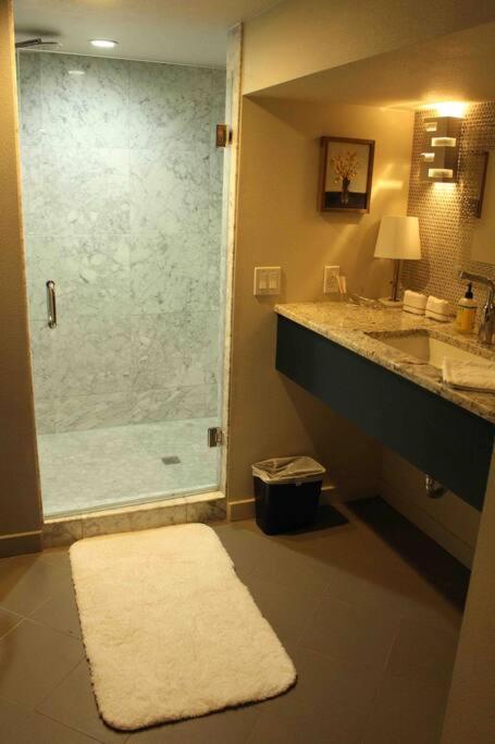 Apartament Heart Of Woodstock, 10 Min Walk To Reed, With Private Garage! Portland Zewnętrze zdjęcie