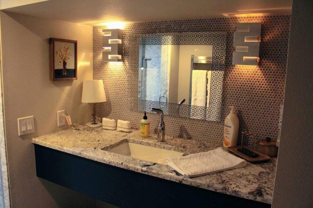 Apartament Heart Of Woodstock, 10 Min Walk To Reed, With Private Garage! Portland Zewnętrze zdjęcie